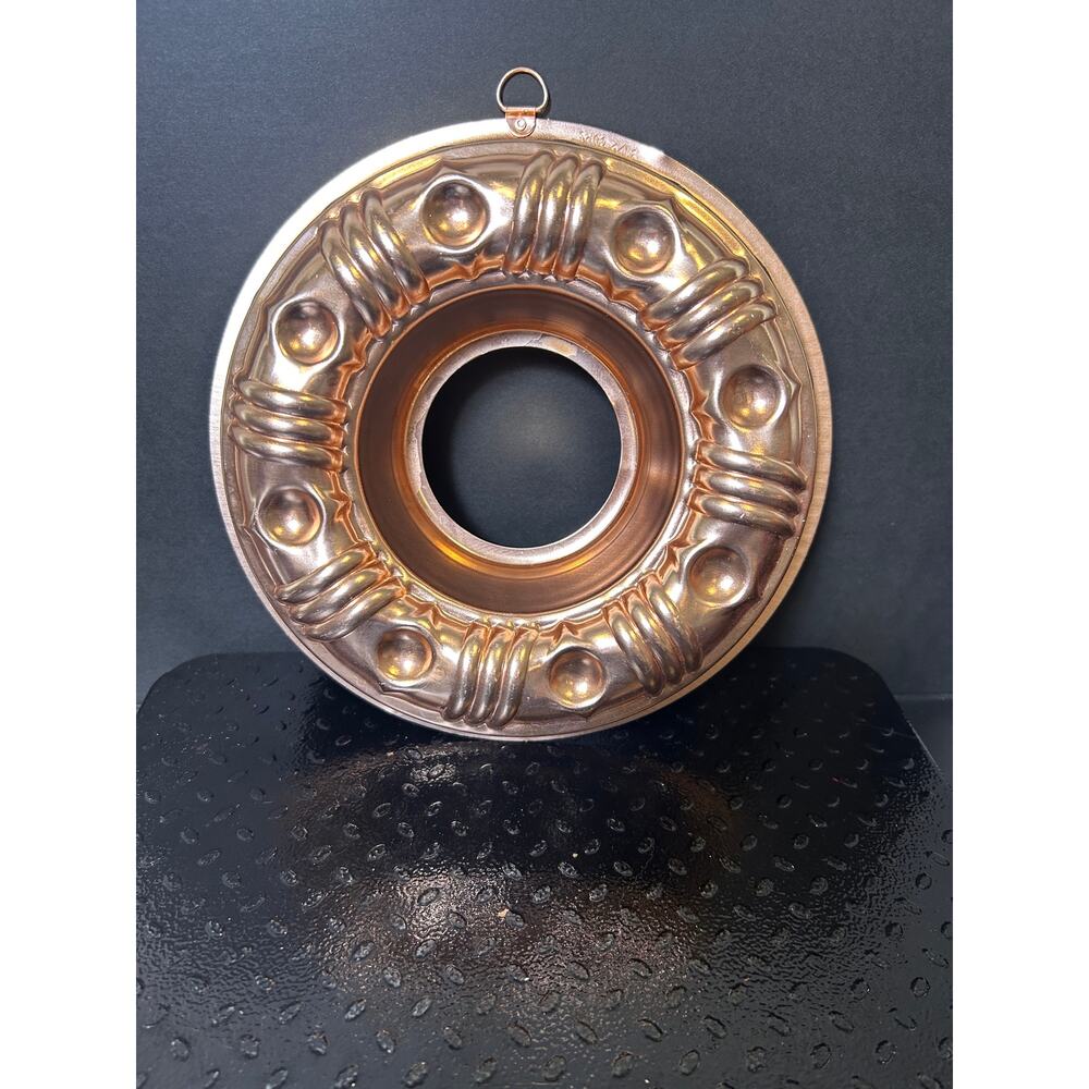 Copper colored Ring mold for salads or cakes